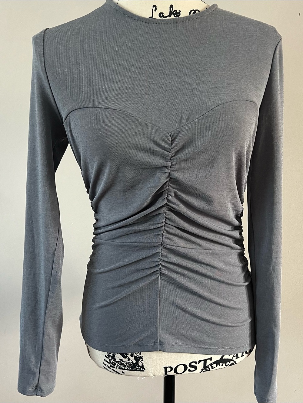 Astr Gray Ruched Front Long-Sleeve stretch Top ladies size medium gray